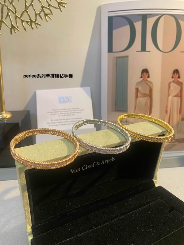 Van Cleef & Arpels bracelet 03lyh46 (1)