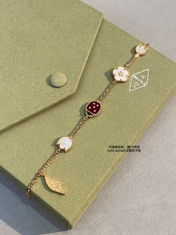 Van Cleef & Arpels bracelet 03lyh47 (3)