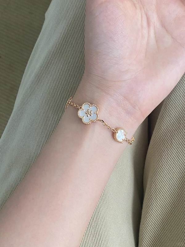 Van Cleef & Arpels bracelet 03lyh47 (6)