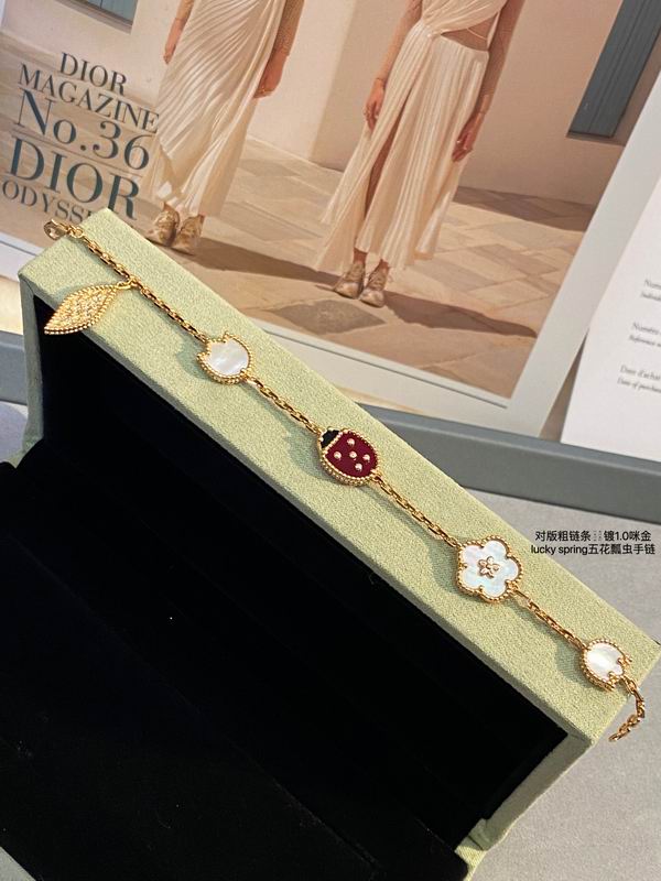 Van Cleef & Arpels bracelet 03lyh47 (7)