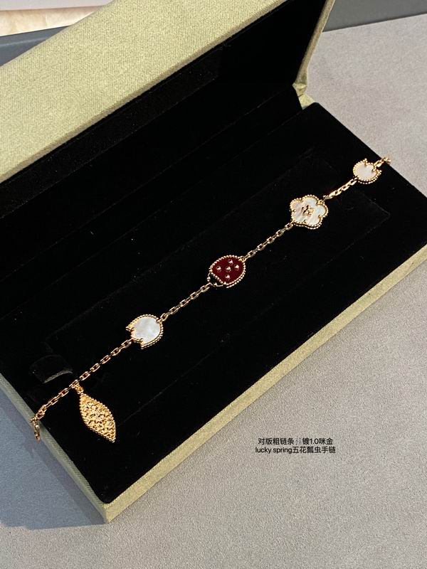 Van Cleef & Arpels bracelet 03lyh47 (8)