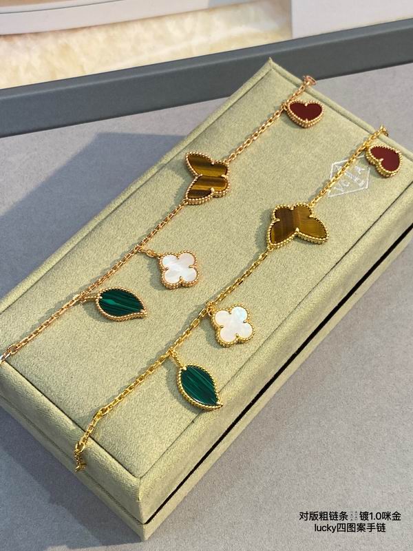 Van Cleef & Arpels bracelet 03lyh48 (1)