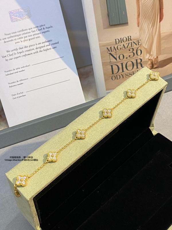 Van Cleef & Arpels bracelet 03lyh50 (2)