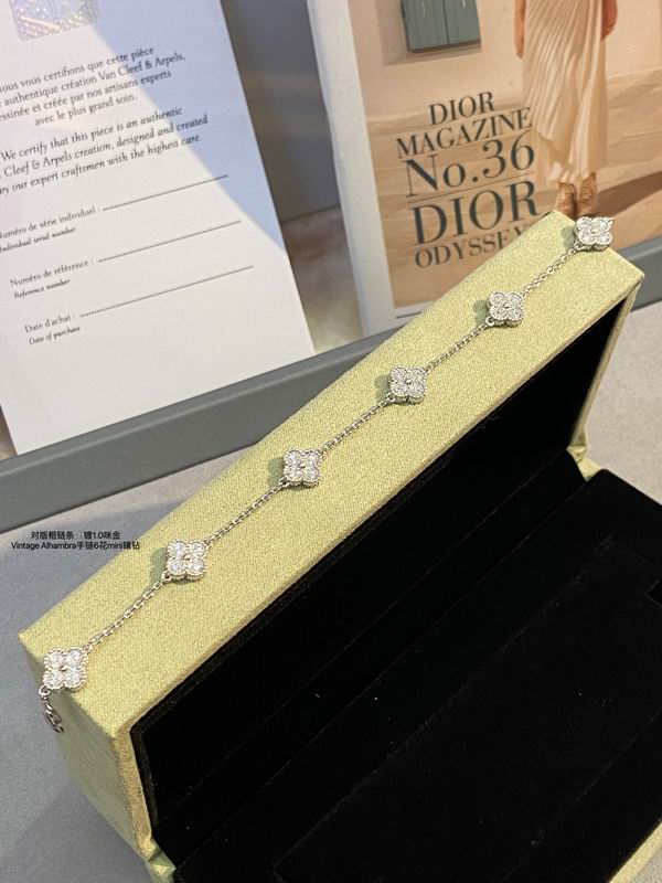 Van Cleef & Arpels bracelet 03lyh50 (3)