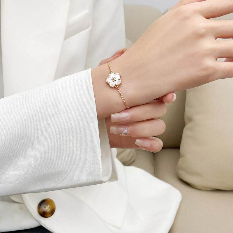 Van Cleef & Arpels bracelet 03lyh51 (4)