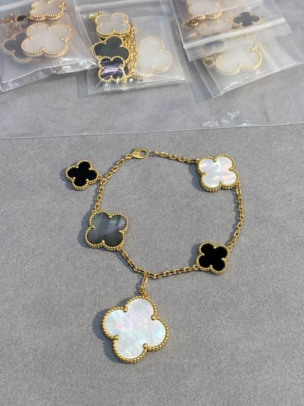 Van Cleef & Arpels bracelet 03lyh52 (1)