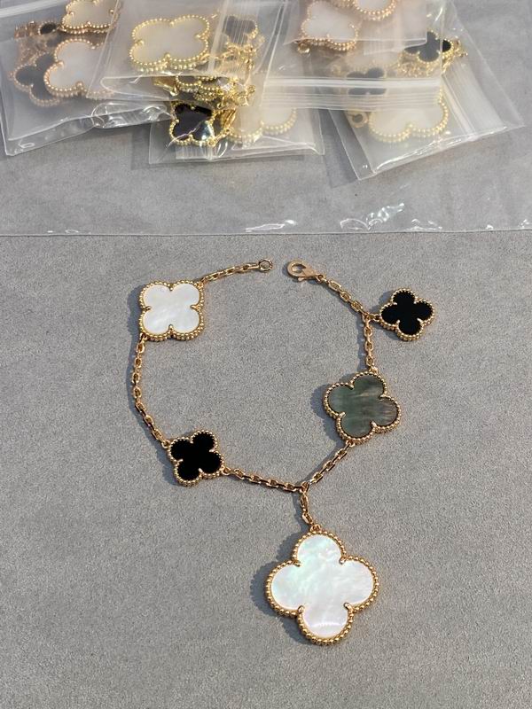 Van Cleef & Arpels bracelet 03lyh52 (2)