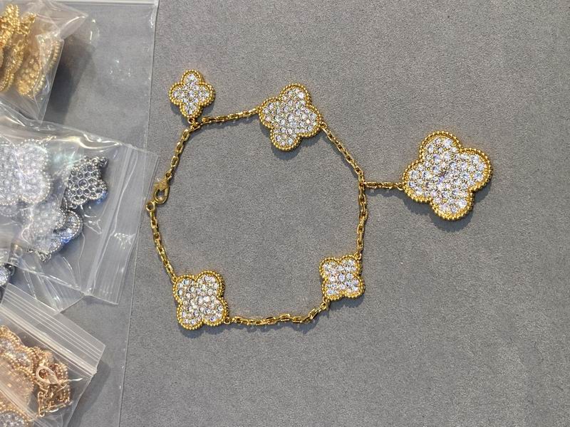 Van Cleef & Arpels bracelet 03lyh52 (4)