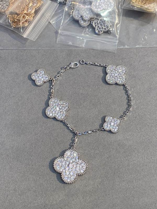 Van Cleef & Arpels bracelet 03lyh52 (5)