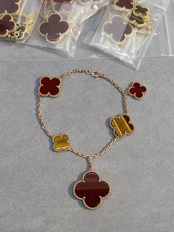 Van Cleef & Arpels bracelet 03lyh52 (6)