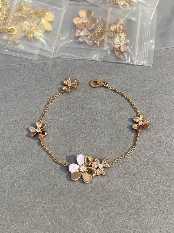 Van Cleef & Arpels bracelet 03lyh53 (1)