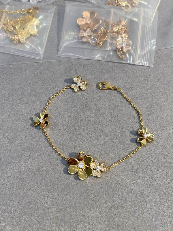 Van Cleef & Arpels bracelet 03lyh53 (2)