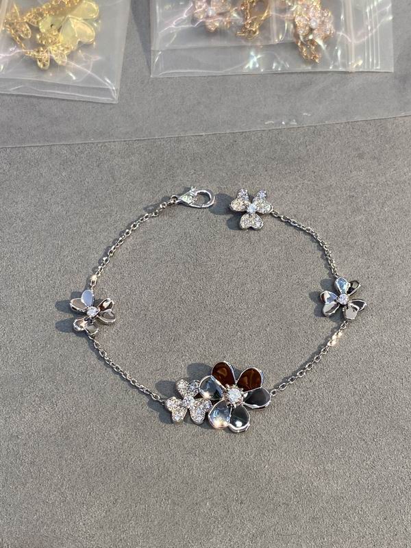 Van Cleef & Arpels bracelet 03lyh53 (3)