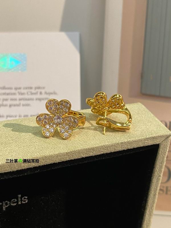 Van Cleef & Arpels earring 03lyh31 (2)