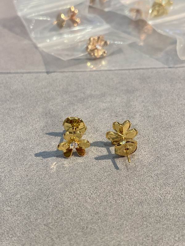 Van Cleef & Arpels earring 03lyh37 (2)