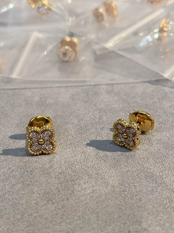 Van Cleef & Arpels earring 03lyh43 (1)