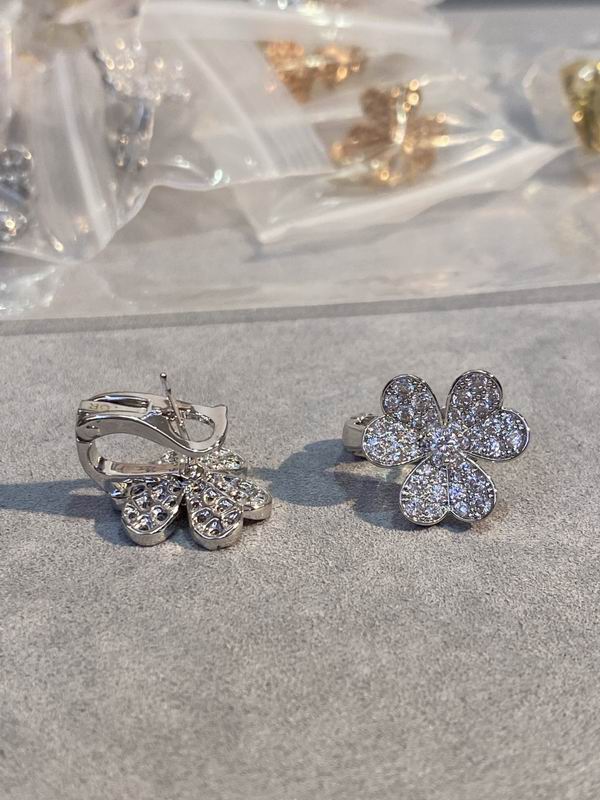 Van Cleef & Arpels earring 03lyh45 (1)