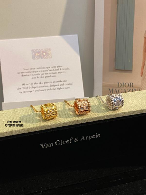 Van Cleef & Arpels necklace 03lyh43 (4)