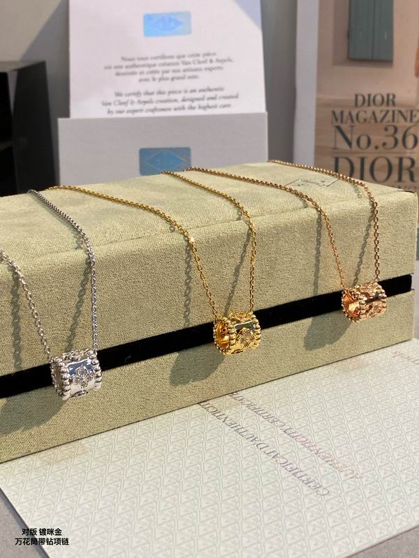 Van Cleef & Arpels necklace 03lyh43 (5)