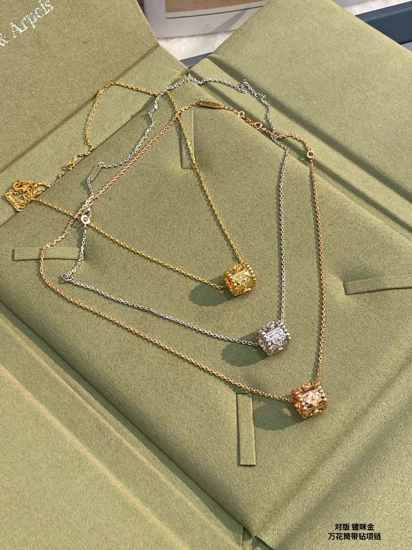 Van Cleef & Arpels necklace 03lyh43 (6)