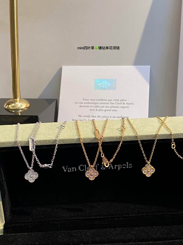Van Cleef & Arpels necklace 03lyh44 (2)