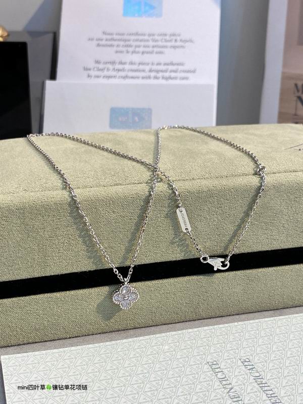 Van Cleef & Arpels necklace 03lyh44 (4)