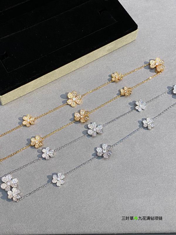 Van Cleef & Arpels necklace 03lyh49 (1)