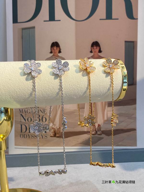 Van Cleef & Arpels necklace 03lyh49 (6)