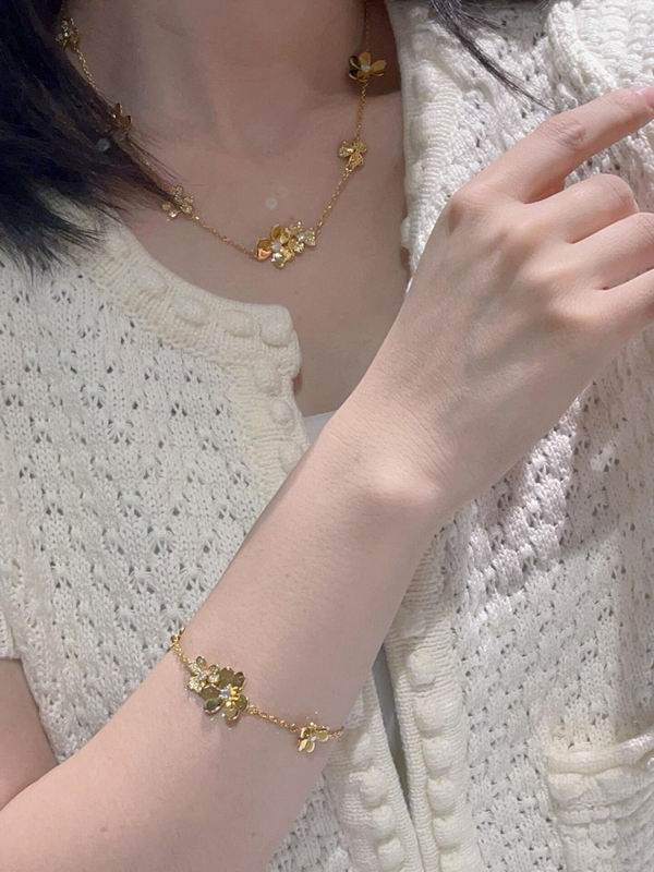 Van Cleef & Arpels necklace 03lyh49 (8)