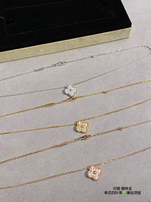 Van Cleef & Arpels necklace 03lyh50 (1)