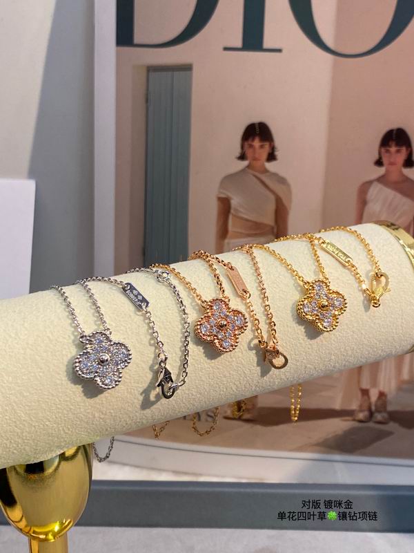 Van Cleef & Arpels necklace 03lyh50 (2)