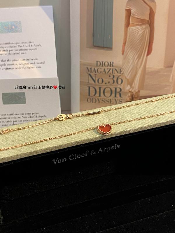 Van Cleef & Arpels necklace 03lyh51 (3)