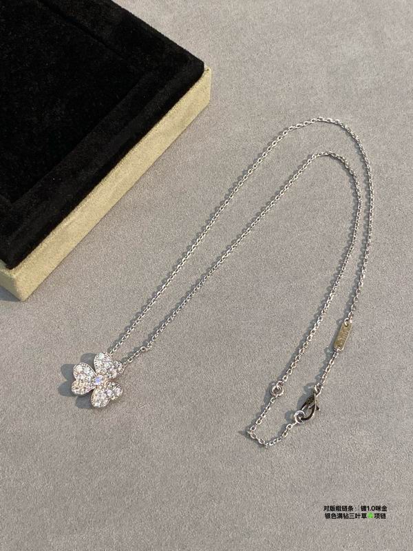 Van Cleef & Arpels necklace 03lyh52 (2)
