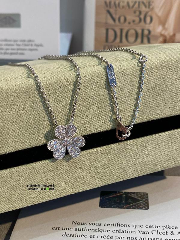 Van Cleef & Arpels necklace 03lyh52 (3)