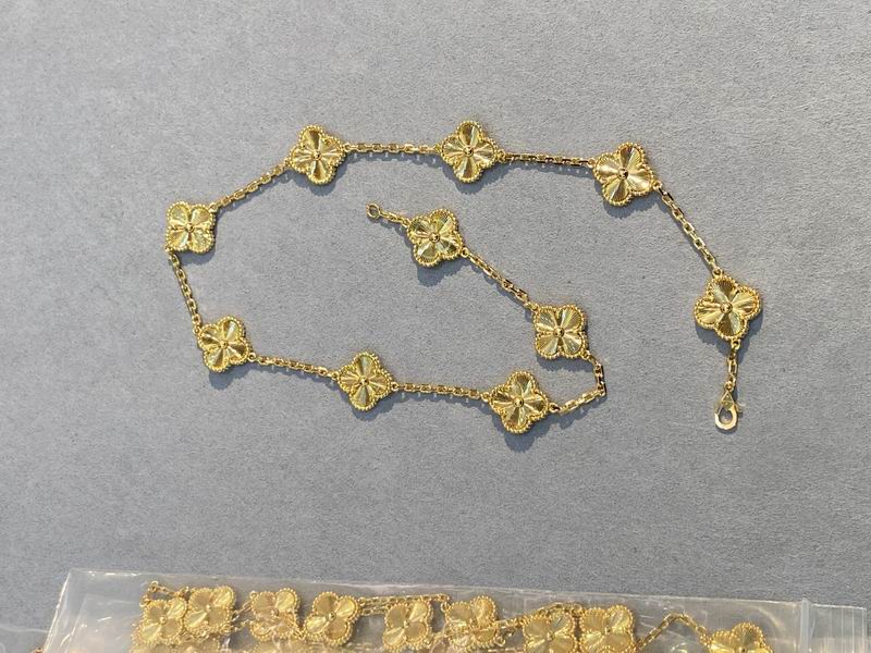 Van Cleef & Arpels necklace 03lyh56 (1)