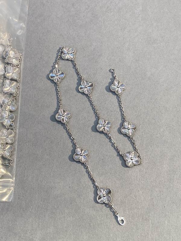 Van Cleef & Arpels necklace 03lyh56 (3)