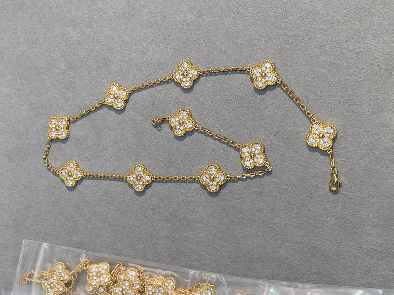 Van Cleef & Arpels necklace 03lyh57 (1)