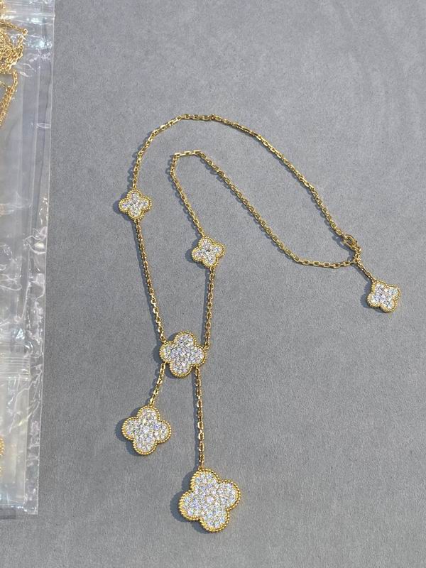 Van Cleef & Arpels necklace 03lyh59 (1)
