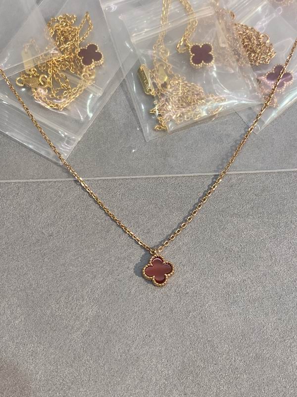 Van Cleef & Arpels necklace 03lyh61 (2)