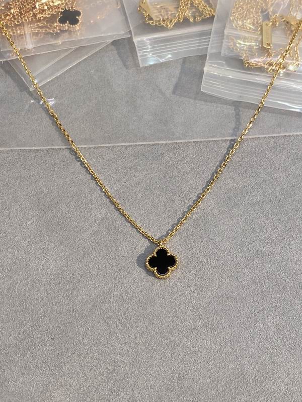 Van Cleef & Arpels necklace 03lyh61 (3)