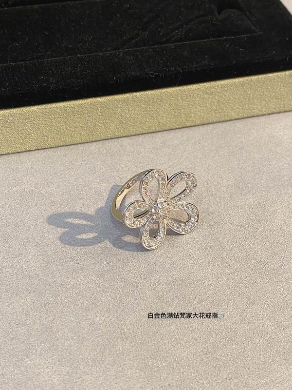 Van Cleef & Arpels ring 03lyh20 (1)