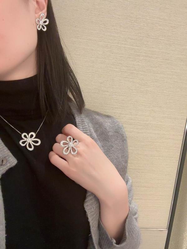 Van Cleef & Arpels ring 03lyh20 (7)