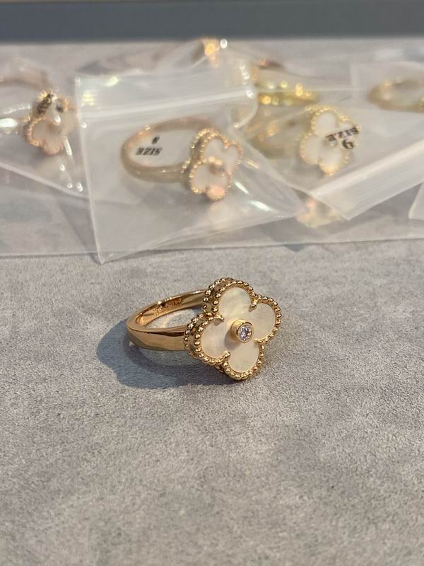 Van Cleef & Arpels ring 03lyh28 (1)