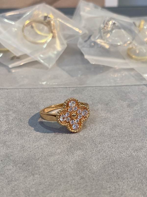 Van Cleef & Arpels ring 03lyh28 (12)