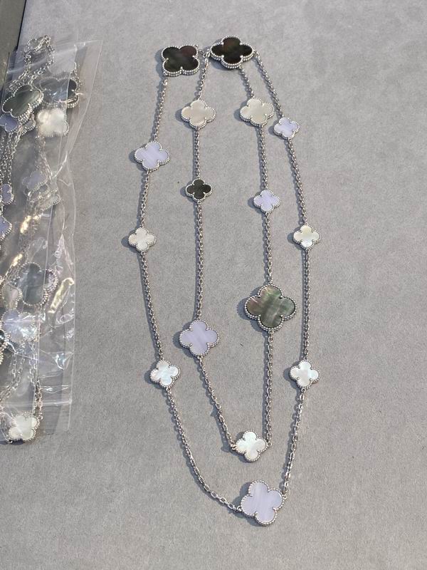 Van Cleef & Arpels suits 03lyh02 (1)