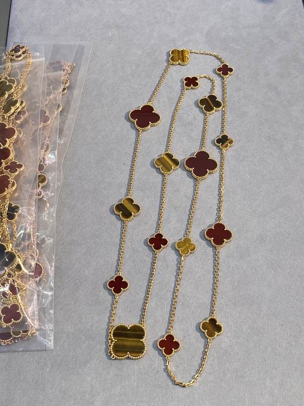 Van Cleef & Arpels suits 03lyh02 (2)