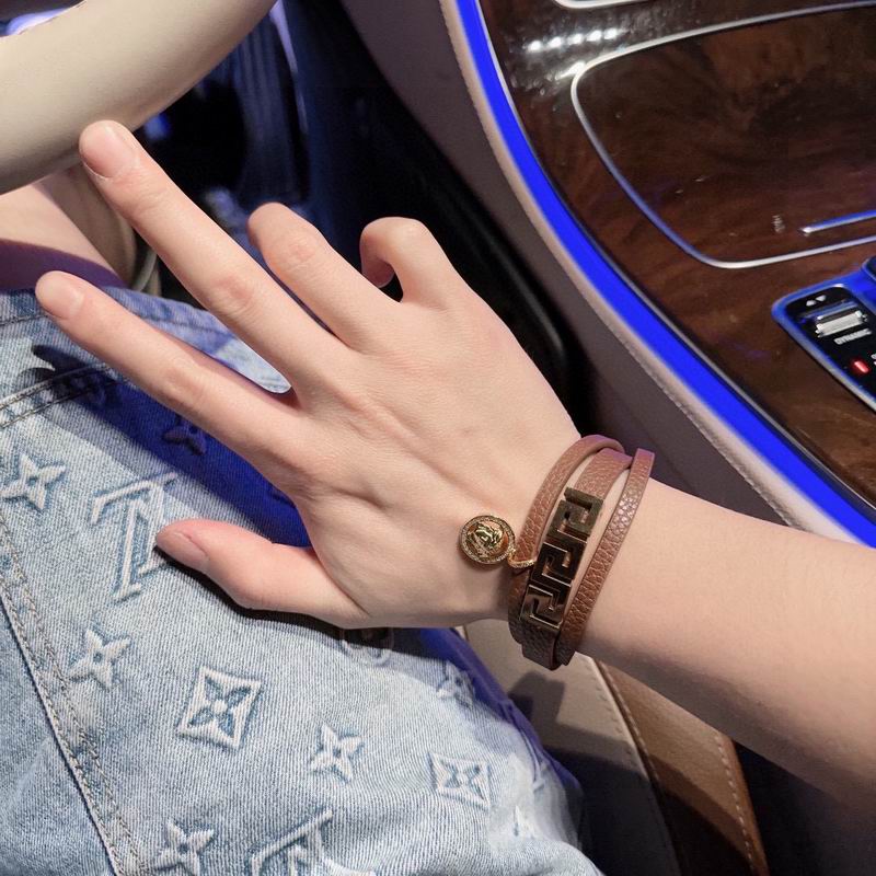 Versace bracelet 02yxh11 (5)