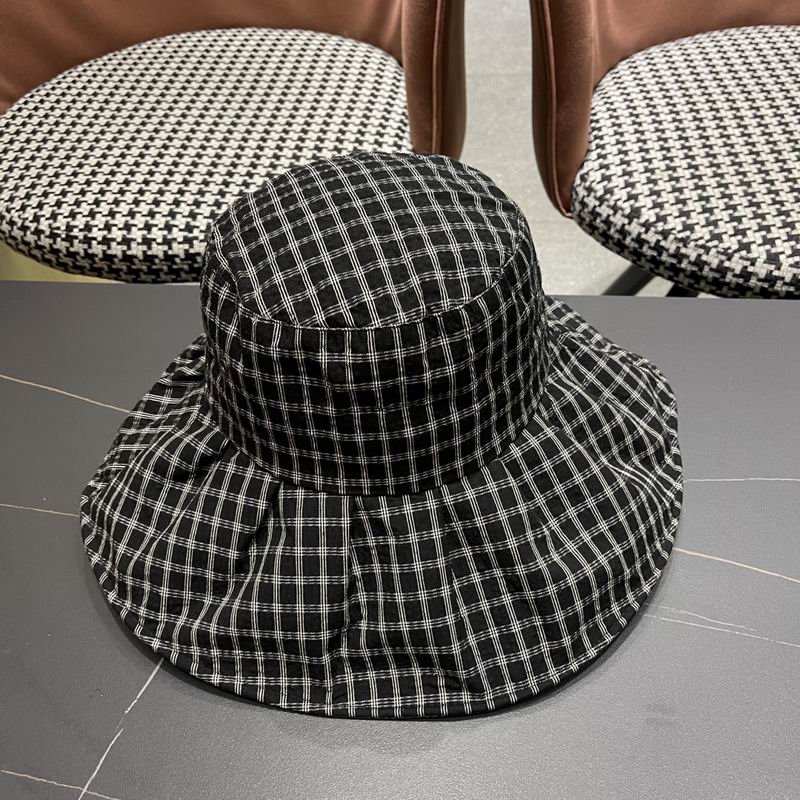 Burberry hat (18)
