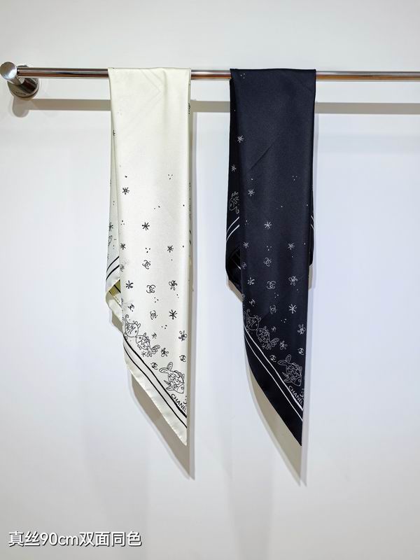 Chanel silk scarf 90X90cm E20 (1)