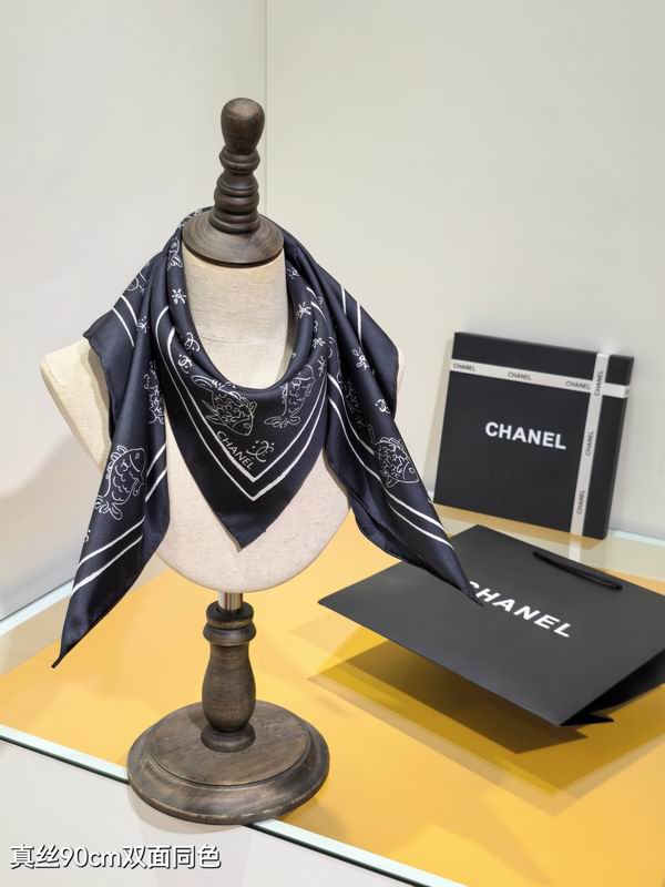 Chanel silk scarf 90X90cm E20 (11)